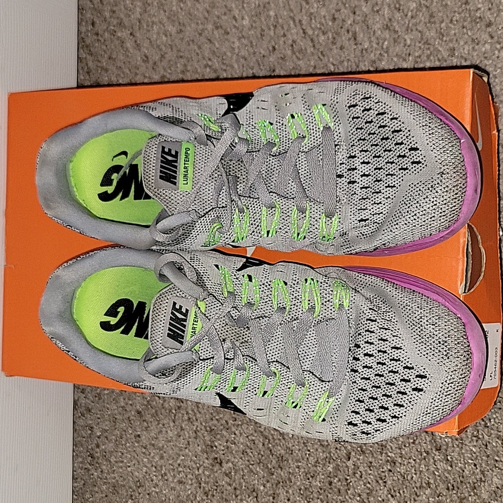 Nike running shoes womens 8.5 - Picture 3 of 5